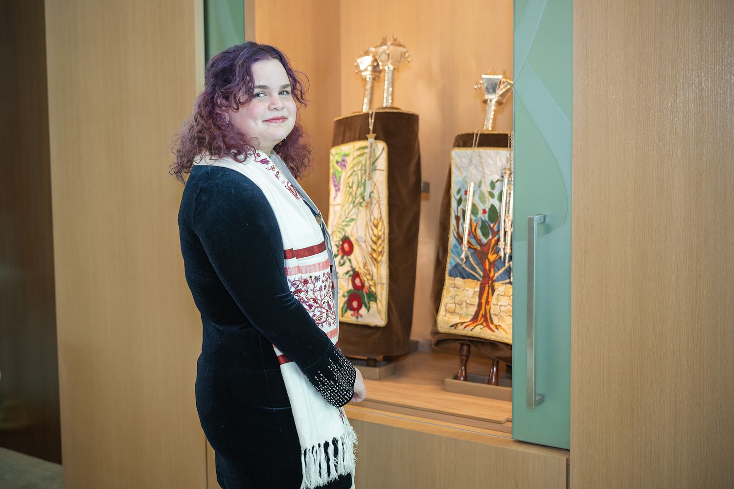 Bat mitzvah reading Torah